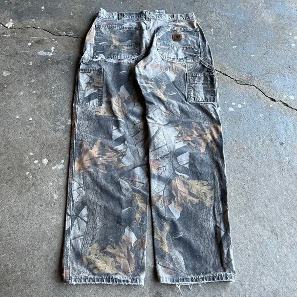 Vintage Y2K Realtree camo Carhartt distressed faded work...